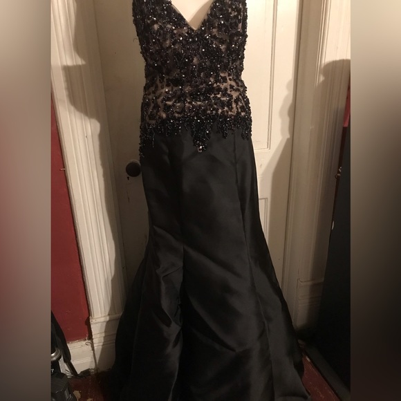 Preowned strapless beige/ sblk prom- formal dress size( 8 - Picture 13 of 16